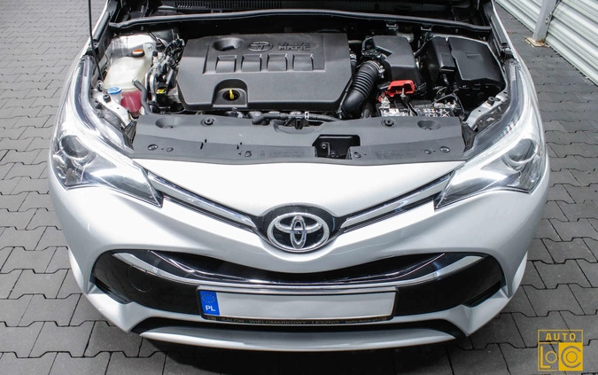 Toyota Avensis cena 77777 przebieg: 28900, rok produkcji 2016 z Stryków małe 562